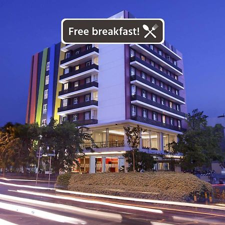 Amaris Hotel Embong Malang - Сурабая Экстерьер фото