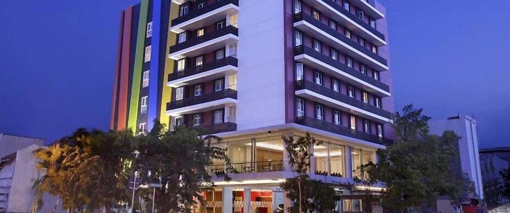 Amaris Hotel Embong Malang - Сурабая Экстерьер фото