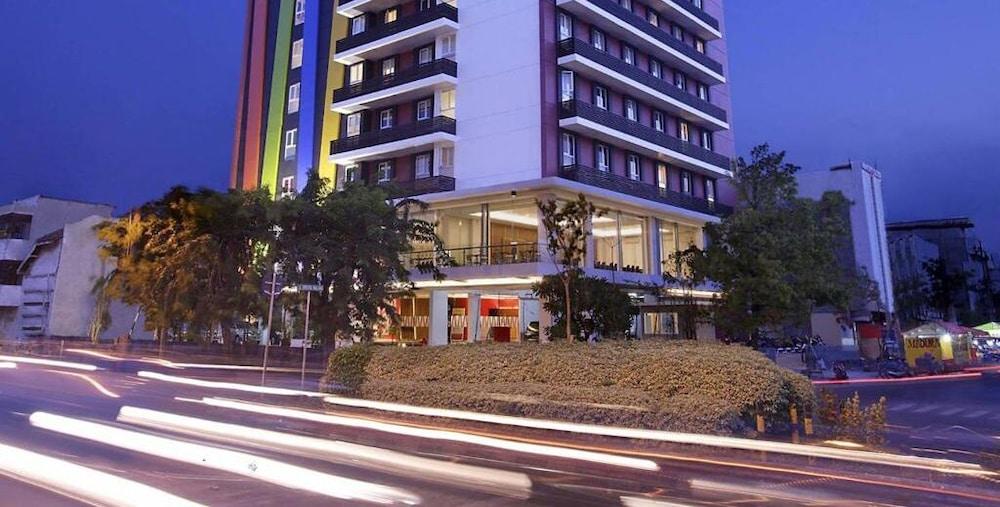 Amaris Hotel Embong Malang - Сурабая Экстерьер фото