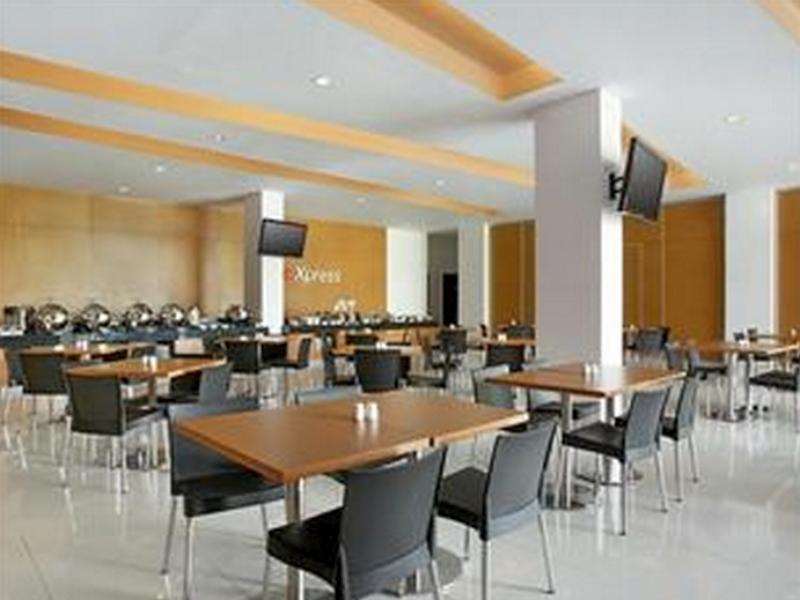 Amaris Hotel Embong Malang - Сурабая Экстерьер фото