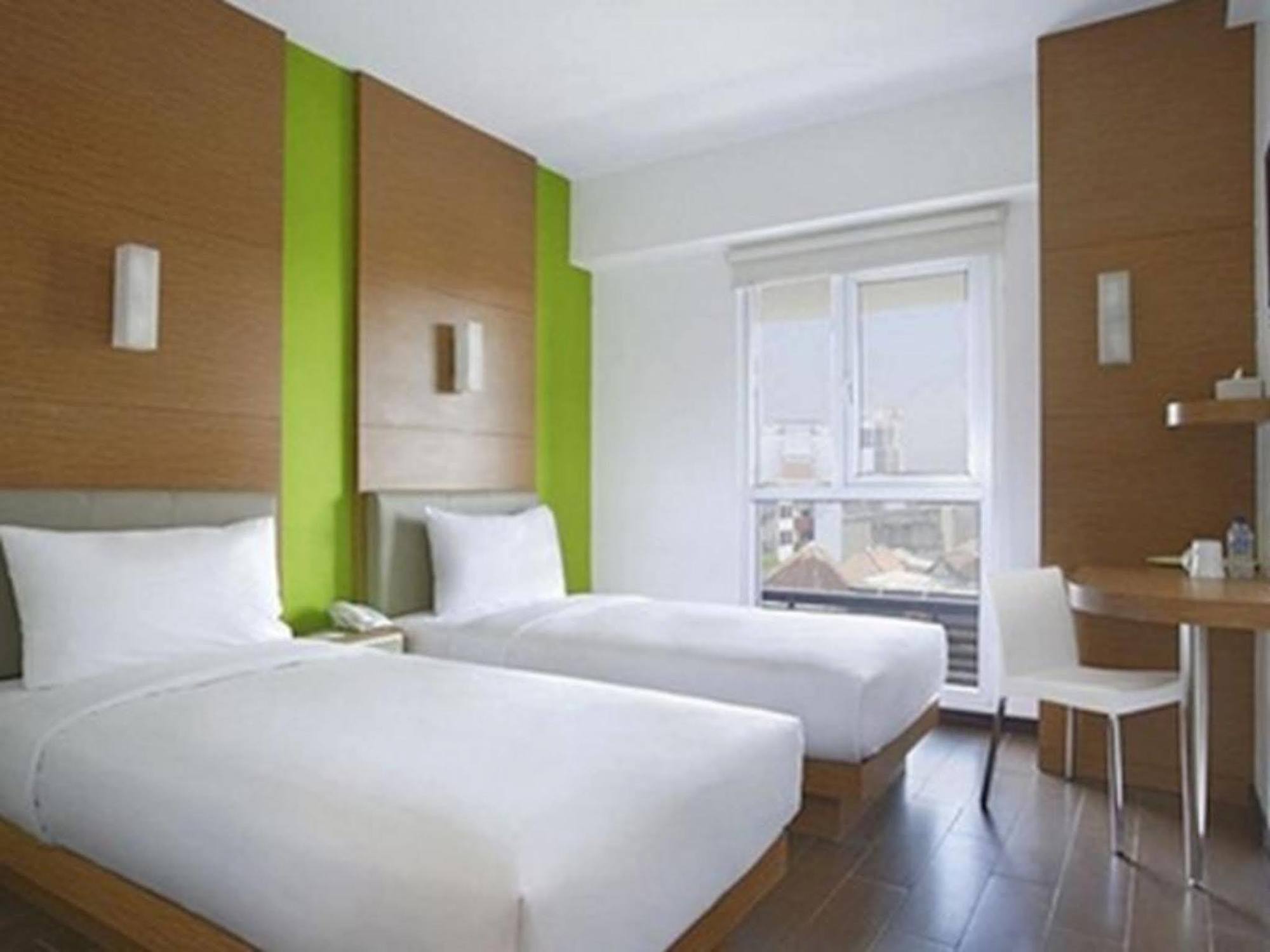 Amaris Hotel Embong Malang - Сурабая Экстерьер фото